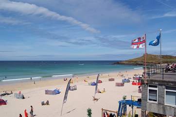 Porthmeor beach is just 400 yards away.