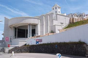 The Tate Gallery is just 300 yards from 4 Bowling Green.