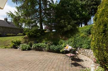 The wide level outside-area for you to enjoy is very sheltered and there is a table with a parasol.