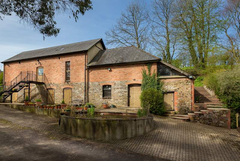 Westlake Barn is a spacious and high quality barn conversion at this friendly farmstead. There is a very private enclosed garden at the back.