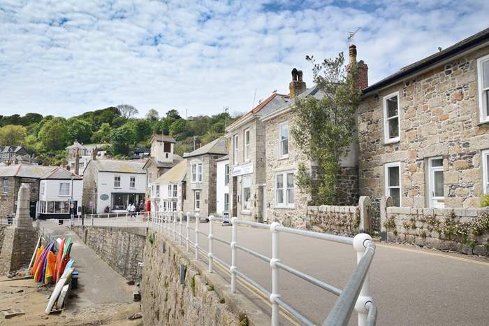 Pender Cottage is a 3 bedroom holiday cottage with sea views in Mousehole, West Cornwall.