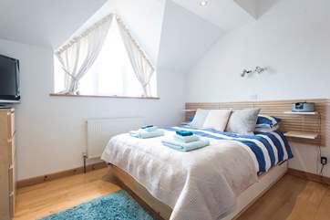 Bedroom 1 with double bed (5'), TV and en suite Shower-room with shower, WC and wash-basin,
and office.