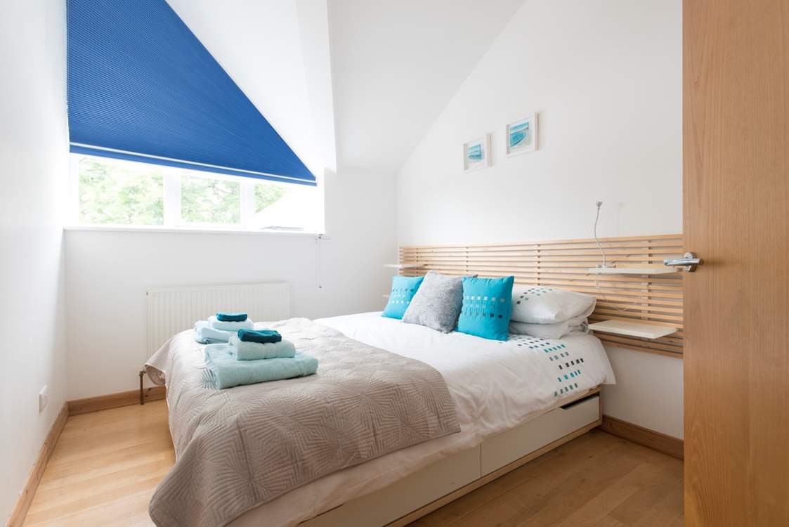 Bedroom 2 with a 5' double bed.