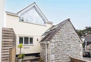 Driftwood is an attractive semi-detached cottage with a private decked back garden.