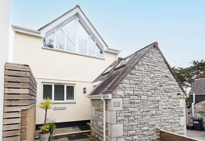 Driftwood is an attractive semi-detached cottage with a private decked back garden.