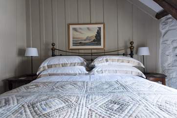The master bedroom has a 6' double bed.