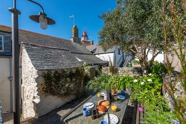 Dine al fresco in the Cornish sunshine.