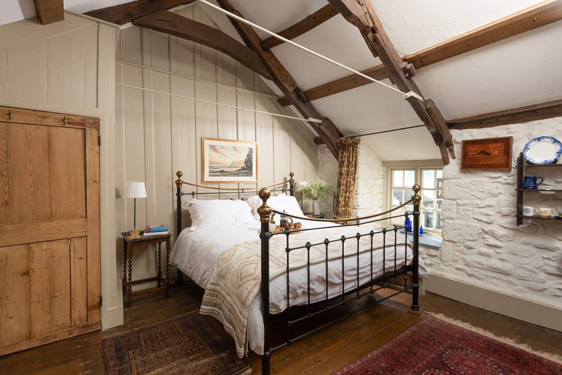 The fabulous main bedroom.