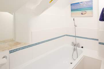 The en suite bathroom for Bedroom 1.