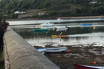 The water is alive with all sorts of boating activity. What fabulous entertainment.