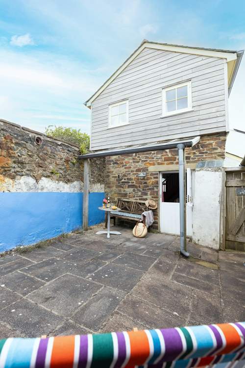 Beacon Top Bottom is such a cute property.