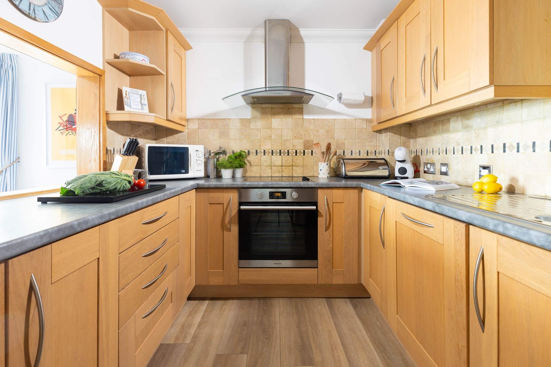 The well-equipped kitchen.