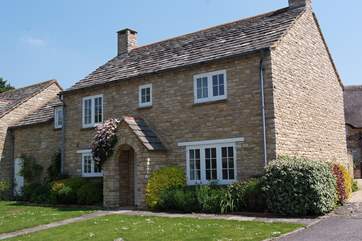 2 Penny's Cottages is a beautiful double-fronted stone cottage built in a traditional style.