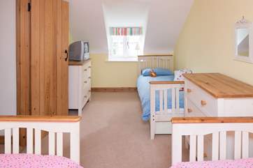 The third bedroom has three single beds (2'6
