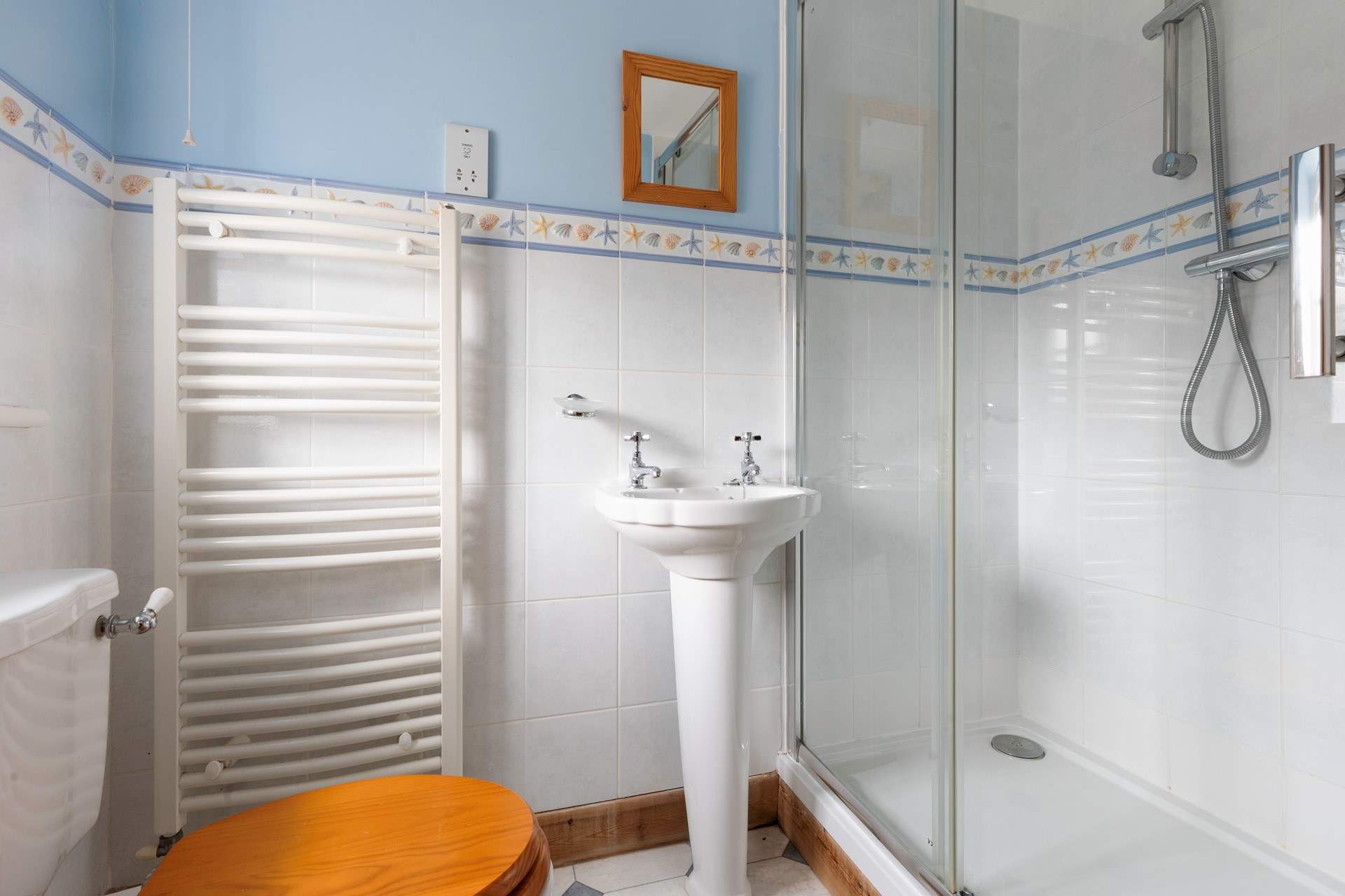 No queues in the morning with this useful en-suite shower room.