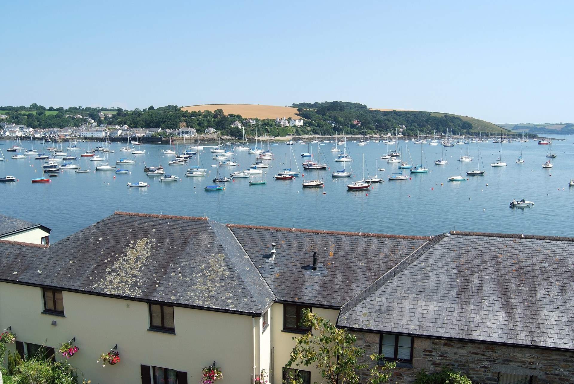 Ferries from nearby Prince of Wales pier cross the water to Flushing and St Mawes.