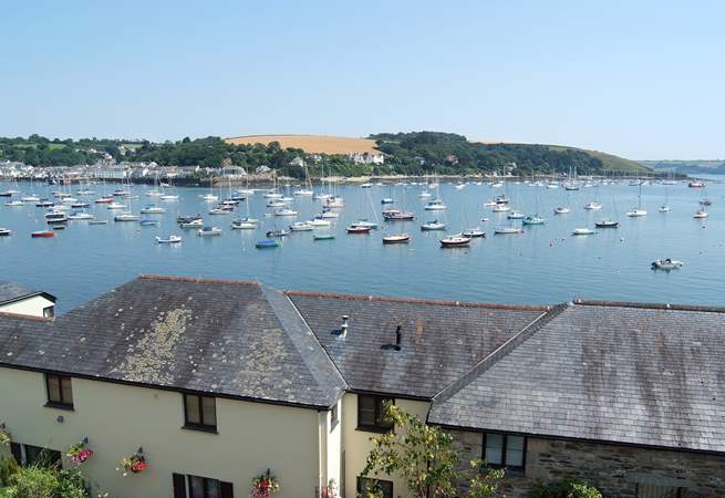 Ferries from nearby Prince of Wales pier cross the water to Flushing and St Mawes.