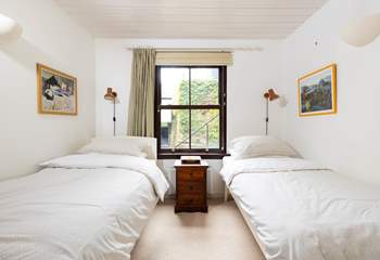 The cosy twin bedroom is tucked away for peace and quiet. 
