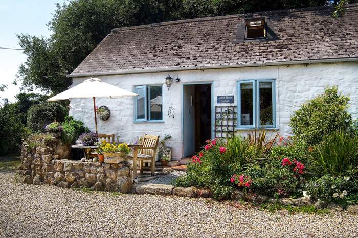 The Coach House Cottage is a 1 bedroom, dog-friendly cottage near the beach near Lamorna Cove.