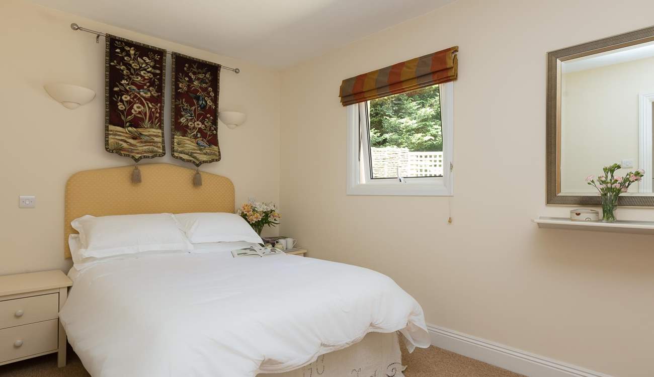 This is the other double bedroom, just as calming and comfortable...... 