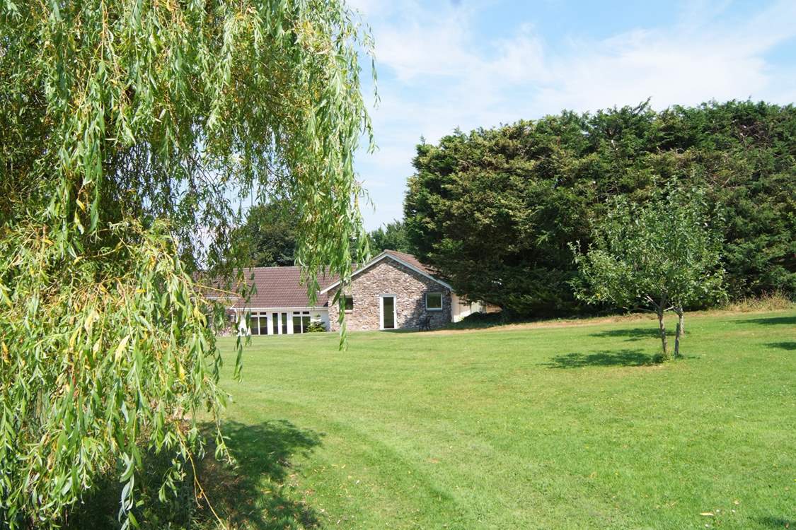 Mount Pleasant Lodge has the most amazing gardens for guests to enjoy, stretching out right in front of it.