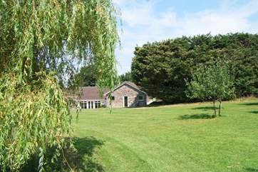Mount Pleasant Lodge has the most amazing gardens for guests to enjoy, stretching out right in front of it.
