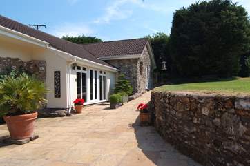 This is the pathway to the entrance for Mount Pleasant Lodge. Beautiful plants in pots, a little herb garden and the secluded patio around the far corner.