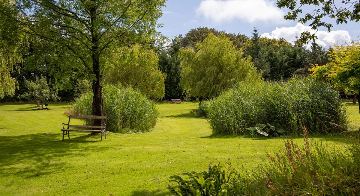 There are many tranquil and tucked-away private places for you to sit in the gardens. 