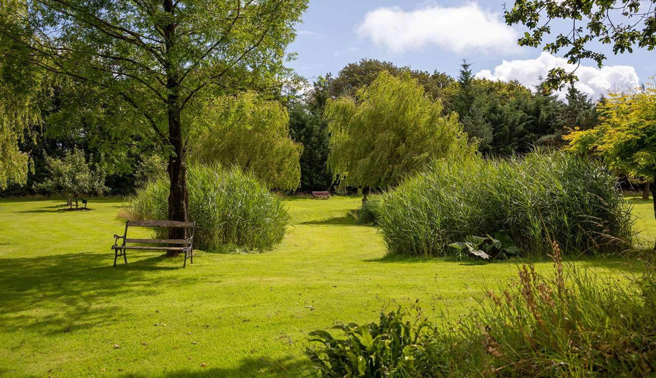 There are many tranquil and tucked-away private places for you to sit in the gardens. 