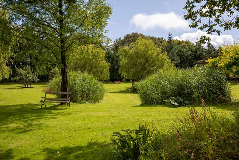 There are many tranquil and tucked-away private places for you to sit in the gardens. 