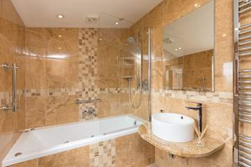 Another view of the en suite bathroom.