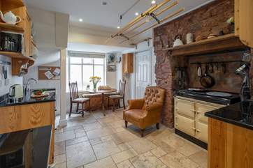 Such a lovely kitchen area.