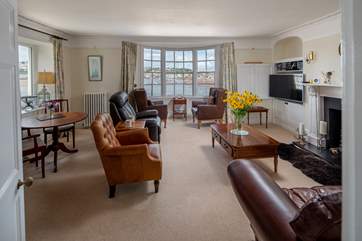 Super comfy sitting-room with amazing views over the water.
