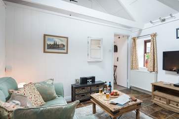 This lovely barn conversion is light and bright and offers a warm welcome.