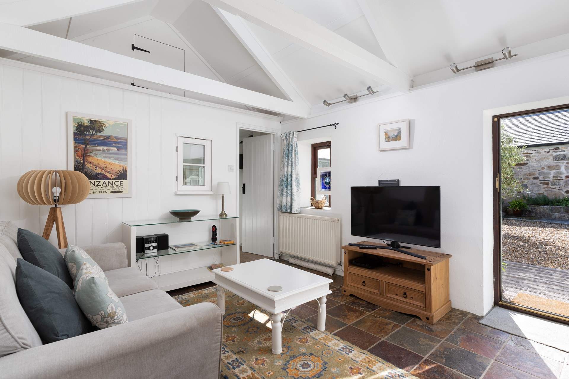 This lovely barn conversion is light and bright and offers a warm welcome.