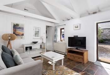 This lovely barn conversion is light and bright and offers a warm welcome.