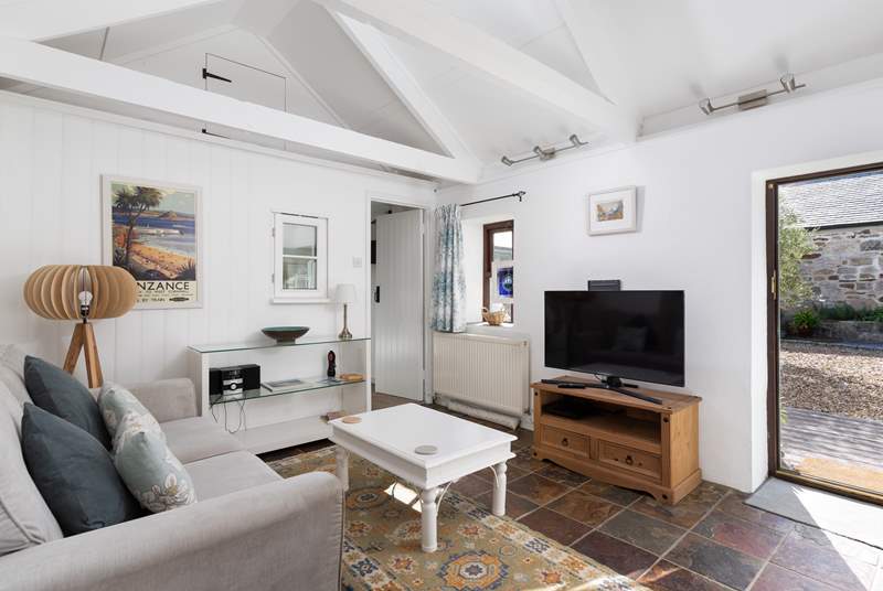 This lovely barn conversion is light and bright and offers a warm welcome.