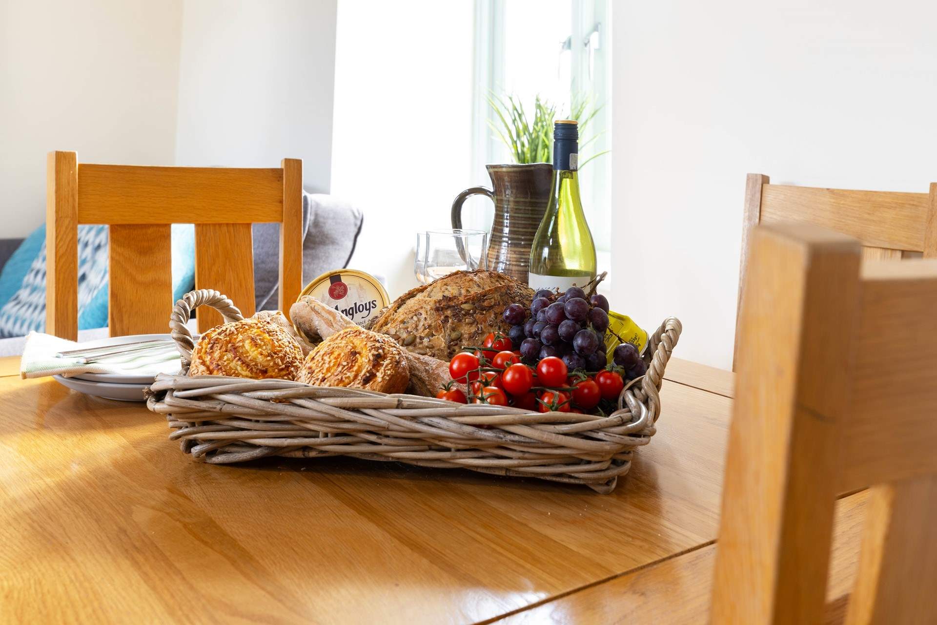 Sit back and share some of the days adventures over a leisurely supper. 