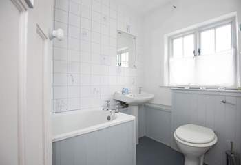 The very charming bathroom, with bath and fitted shower.
