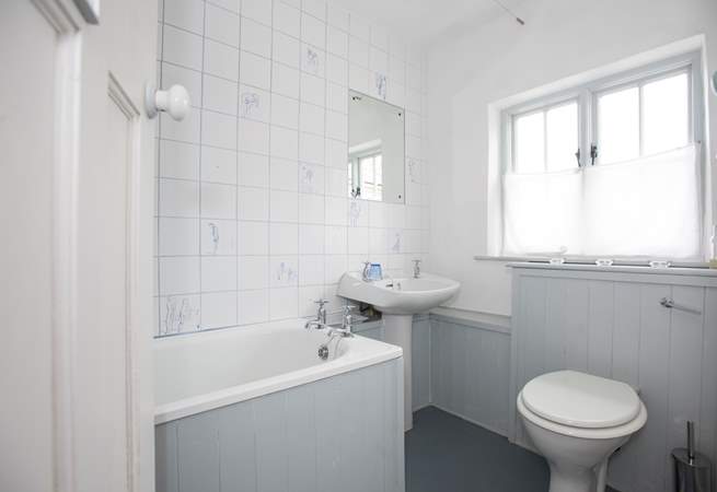 The very charming bathroom, with bath and fitted shower.