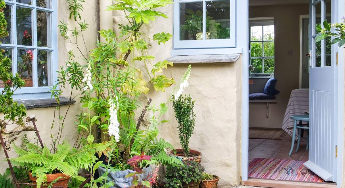 The pretty front courtyard.