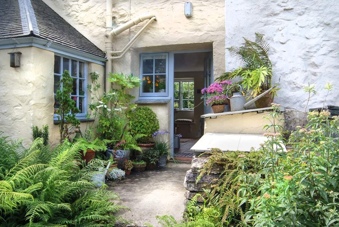 A warm welcome awaits at Prospect Cottage for two lucky guests and a canine companion.