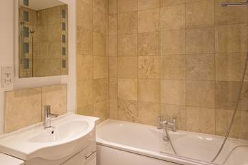 The family bathroom is very inviting. Especially after an action packed day on the beach.