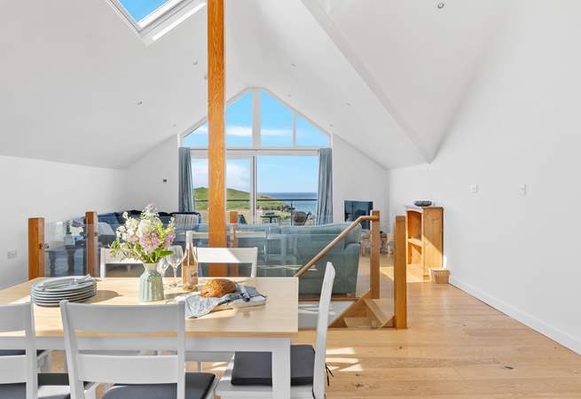 The stunning coastal views can also be enjoyed from the kitchen-area.