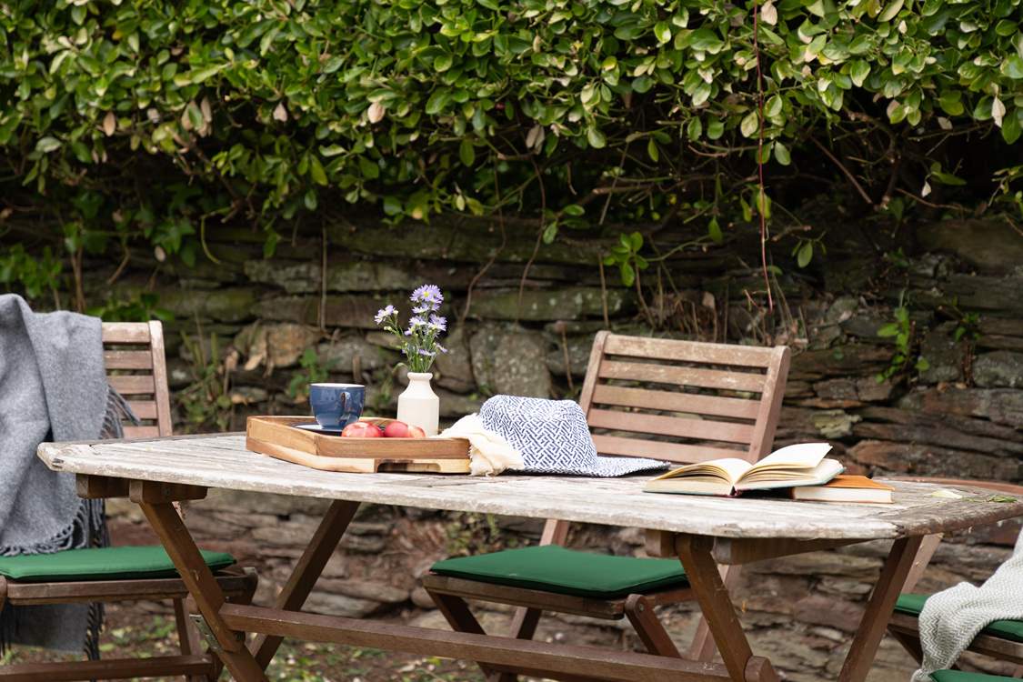 What a delightful spot to enjoy a spot of lunch on a sunny day.