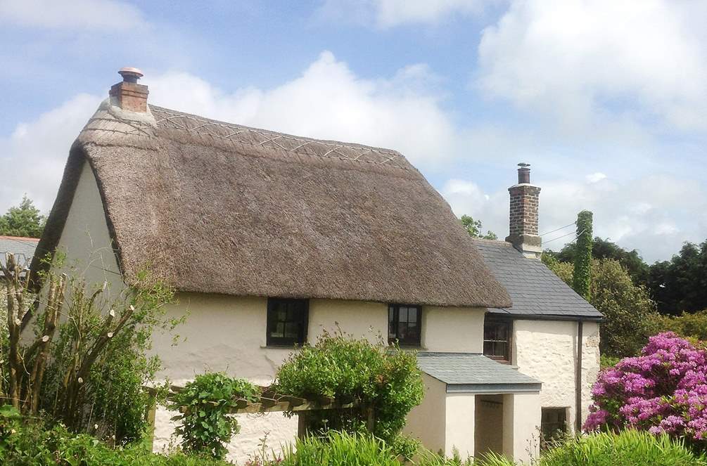 Luxury Thatched Holiday Cottages in Cornwall