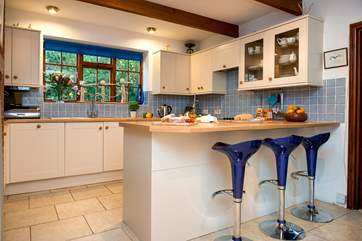 The kitchen has a breakfast-bar, ideal for an informal brunch or a morning coffee.