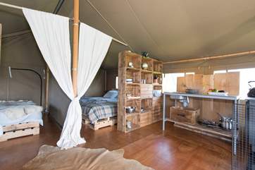 Hobie's kitchen-area with everything you will need for your glamping holiday.