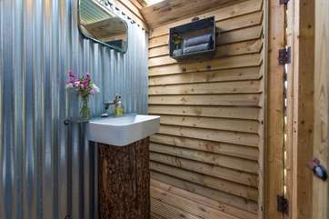 The cloakroom has a WC and wash-basin.