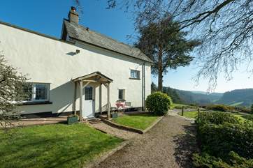 The Mouse House is beautifully presented and in an absolutely stunning location, with a large garden and unspoilt views for miles.